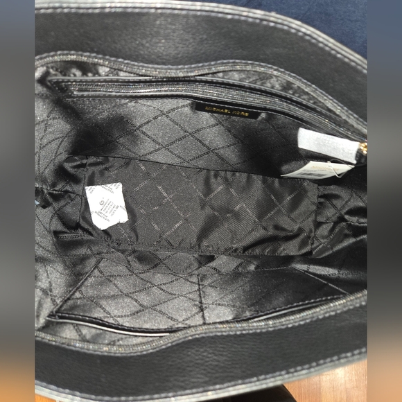 Michael Kors NWT Laney Tote - Picture 6 of 7